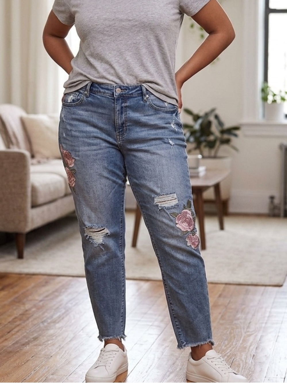🌹Lane Bryant Distressed Cropped Jeans with Pink Rose Appliqué sz16 mid-rise